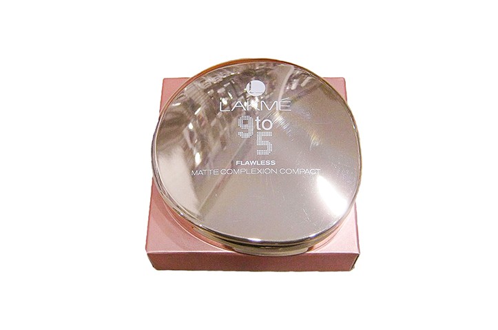 Lakme 9 to 5 Flawless Matte Complexion Compact Melon - OBC2025